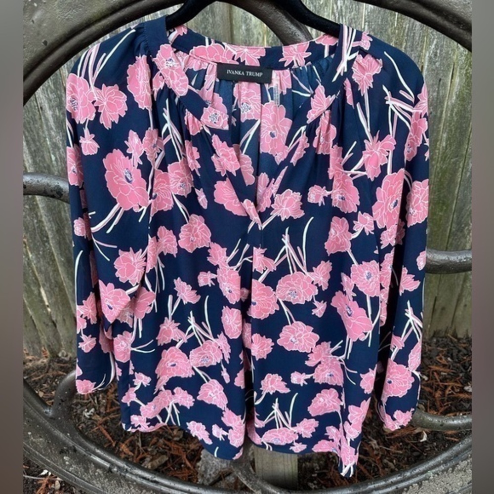Ivanka Trump Women’s Blue & Pink‎ Floral Peasant Top (Small)